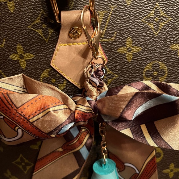 Purse scarf BOW tassel design blue tan brown stripe gold clip on bag stunning! - Picture 3 of 4